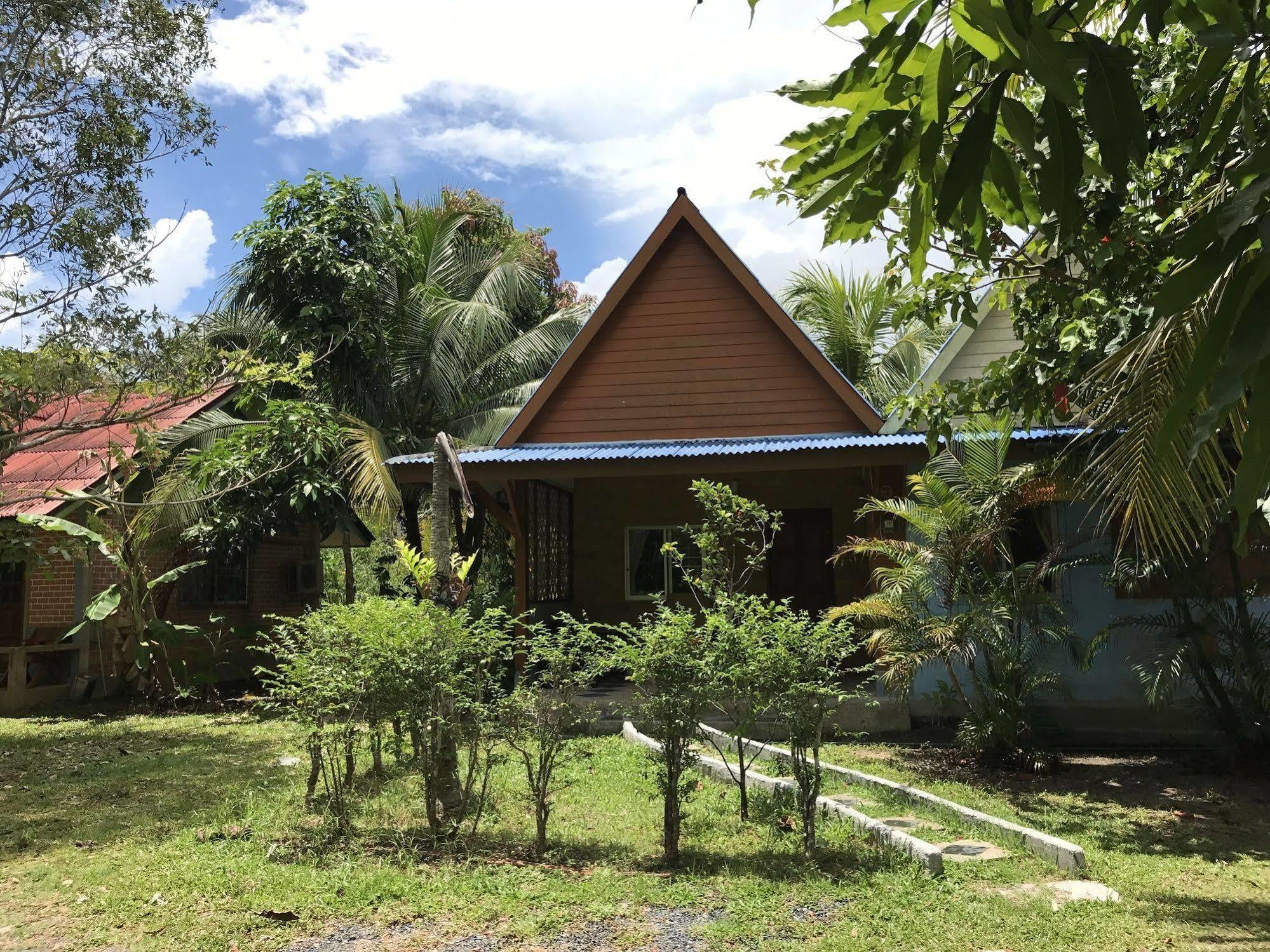 Coconut Bungalow Nai Yang Bagian luar foto